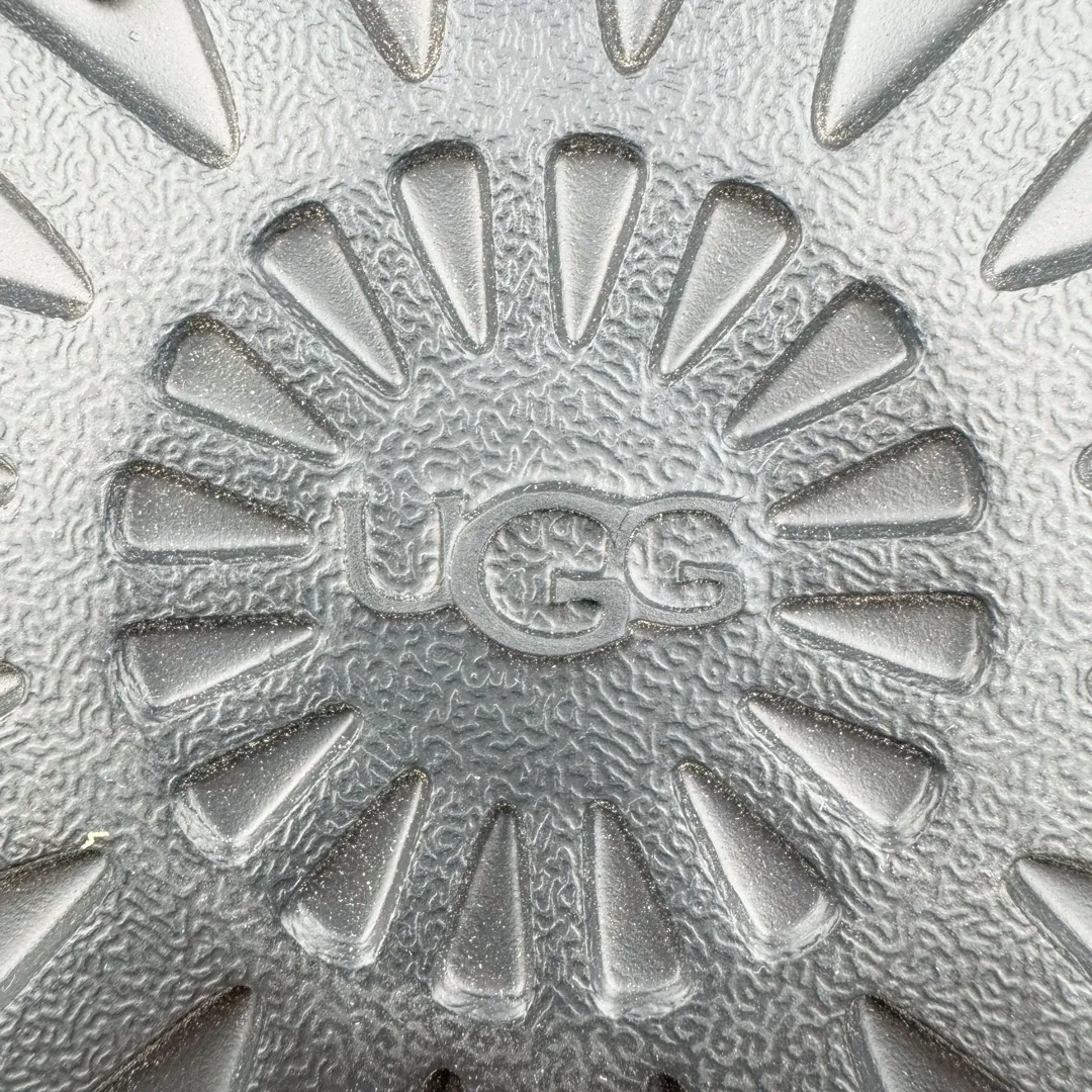 Pick up locally💰520 UGG ethnic style 2553 classic autumn and winter sheep fur all-in-one snow boots. All shoes are made from the same factory as ZP. Longfeng A-grade Australian imported sheep fur all-in-one ethnic style. Brand OEM production line. Fully follow the ZP process. OEM original pattern maker. Adhering to the principle of no original shoes and no development selection. Pay attention to every detail. The most authentic version on the market. TREADLITE "Light Wing" technology outsole. Lightweight/durable/flexible/pile size: 35 36 37 38 39 40 41 42 Coding: by2936060